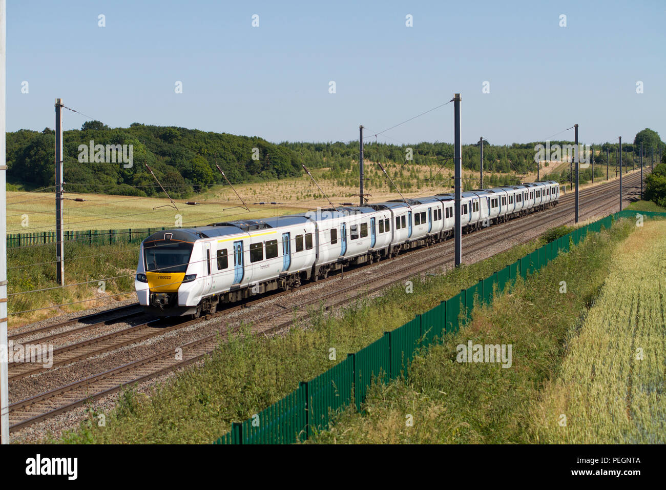 Classe 700 Electric Multiple Unit numero 700022 un servizio Thameslink a Ayres Fine il 29 giugno 2018. Foto Stock