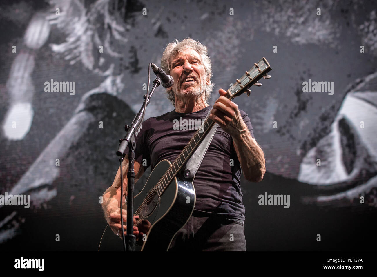 Norvegia, Oslo - Agosto 14, 2018. Il cantante inglese, compositore e musicista Roger Waters esegue un concerto dal vivo presso Telenor Arena di Oslo come parte di noi li + Tour 2018. (Photo credit: Gonzales foto - Terje Dokken) Credito: Gonzales foto/Alamy Live News Foto Stock