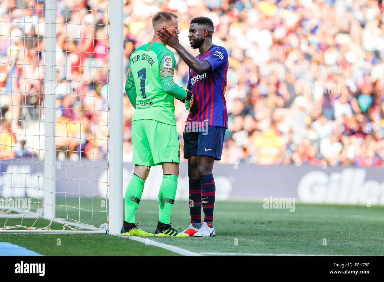 FC Barcelona portiere Marc-andré ter Stegen (1) e FC Barcelona defender Samuel Umtiti (23) durante la partita tra FC Barcelona e CA Boca Juniors corrispondente a Joan Gamper trofeo, giocato al Camp Nou Stadium il 15 agosto 2018 a Barcellona, Spagna. (Foto: UrbanandSport / Cordon Premere) Foto Stock