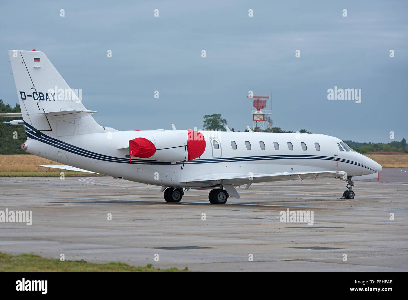 Un Cessna Citation Sovereign (modello 680) parcheggiata a Inverness Dalcross Aeroporto nelle Highlands Scozzesi. Foto Stock
