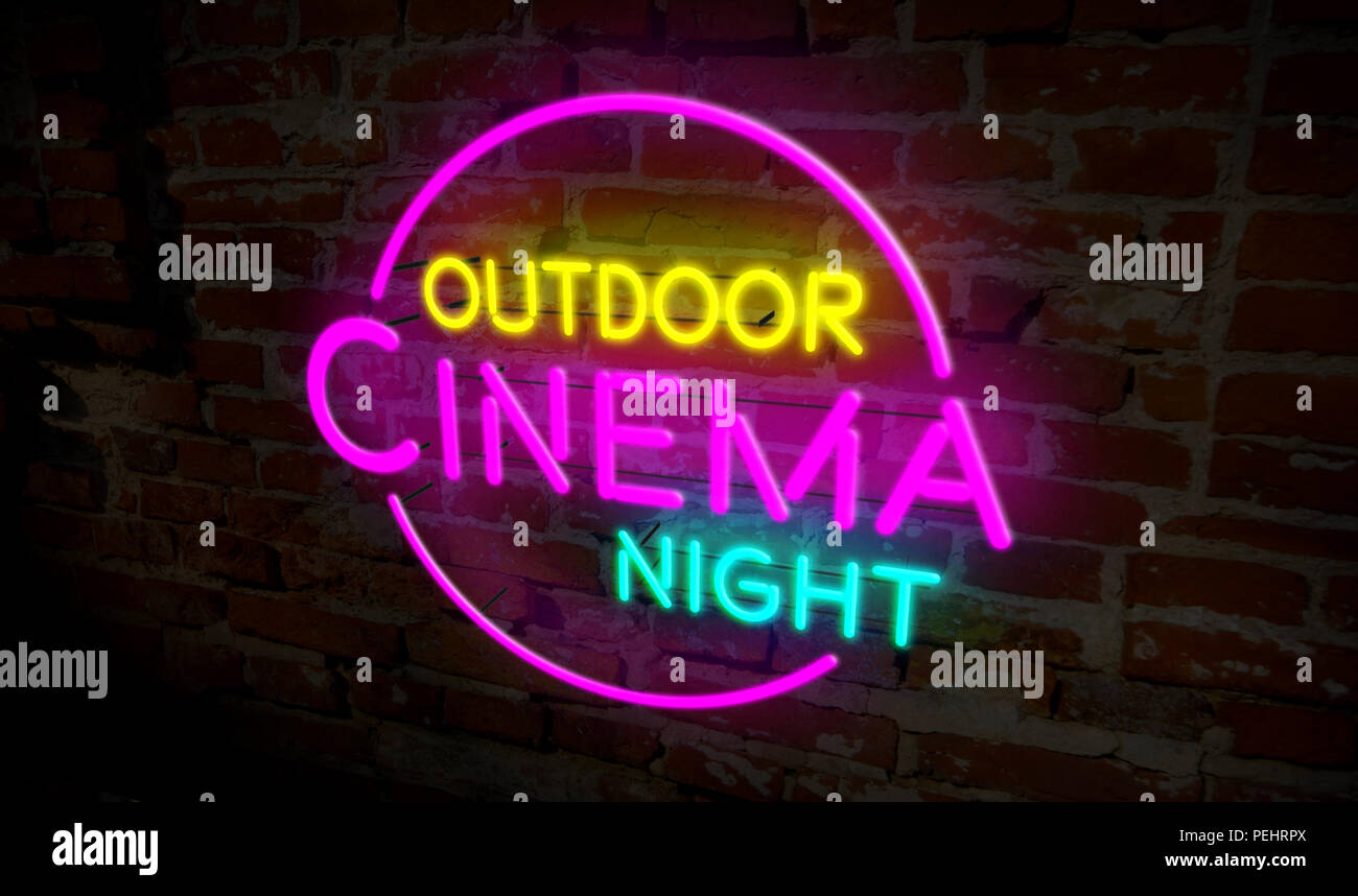 Cinema all'aperto notte neon. 3D volo sopra il bulbo elettrico scritte sul muro di mattoni in background. Evento di intrattenimento pubblicità. Foto Stock