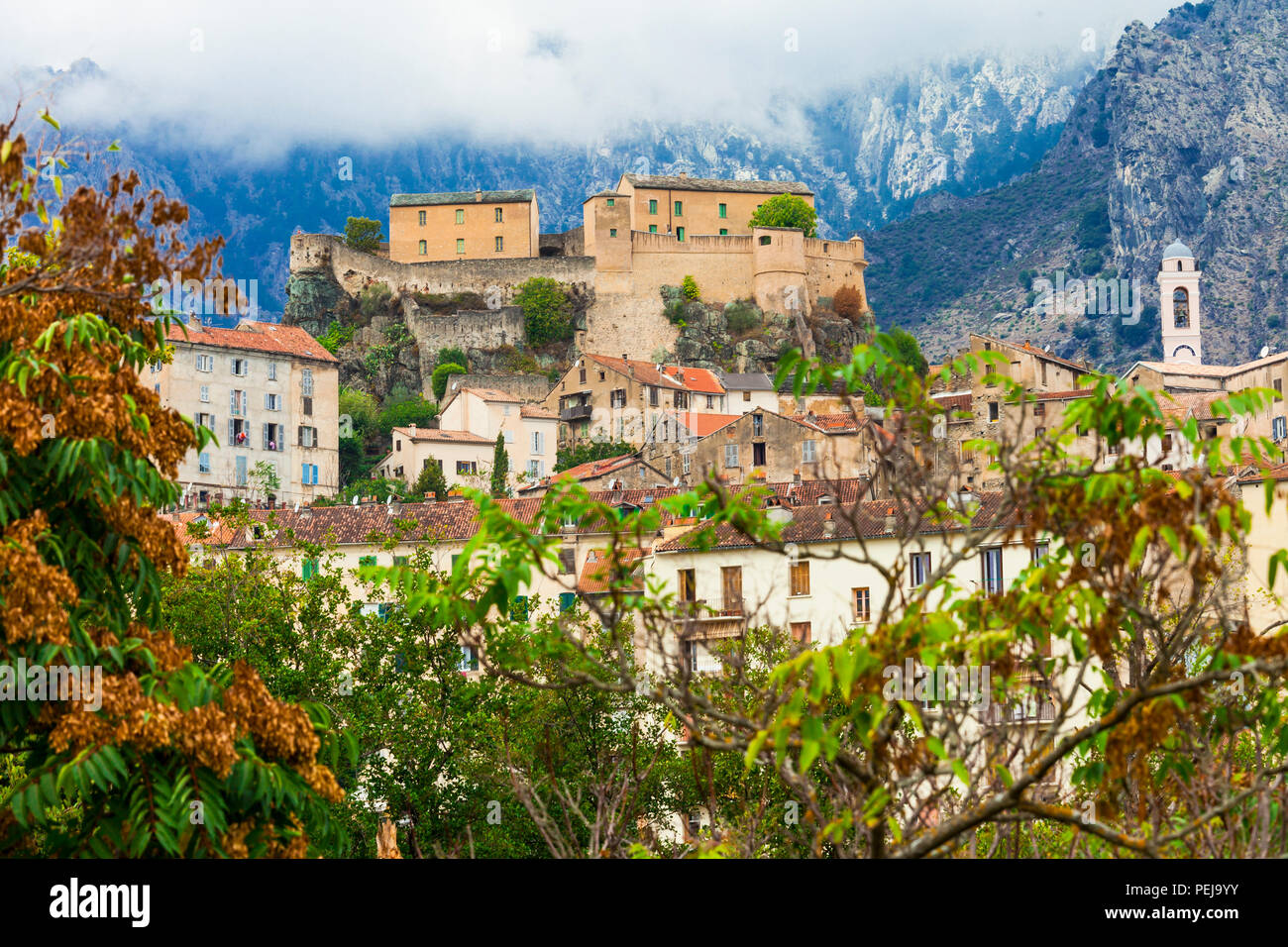 Suggestivo borgo di Corte,vista panoramica,Corsica,Francia. Foto Stock