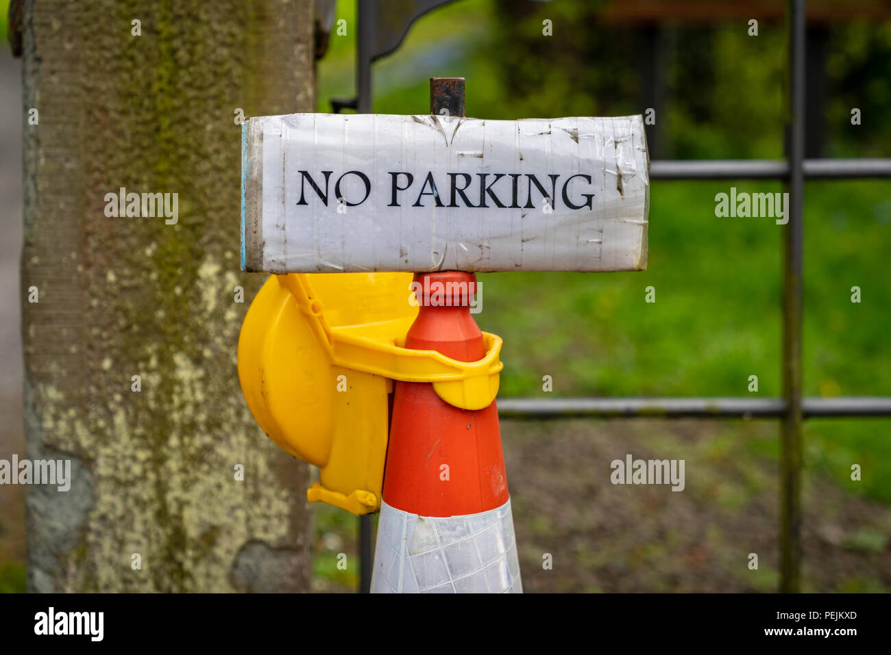 Segno: nessun parcheggio, visto in Atcham, Shropshire, Inghilterra, Regno Unito Foto Stock