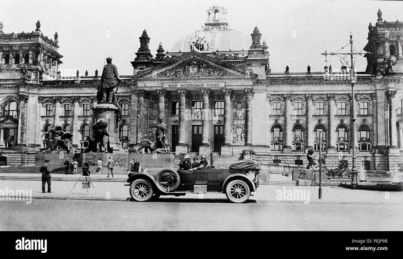 Germania Berlino Reichstag 1920s 1928 il parlamento tedesco ufficio edificio costruito nel 1894 - 1917 Pierce Arrow Foto Stock