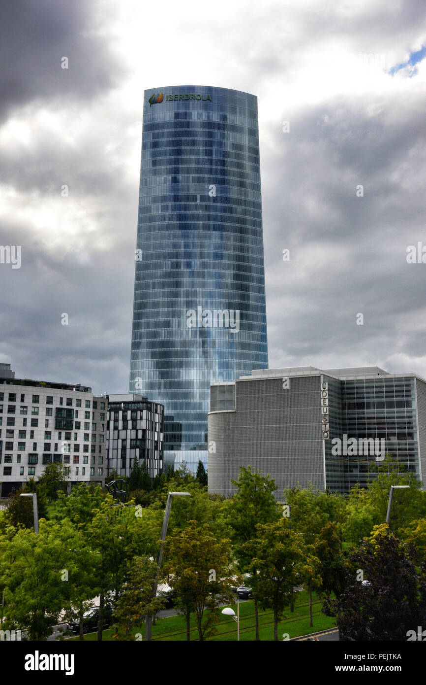 Bilbao cityscape con Iberdrola Tower, Spagna Foto Stock