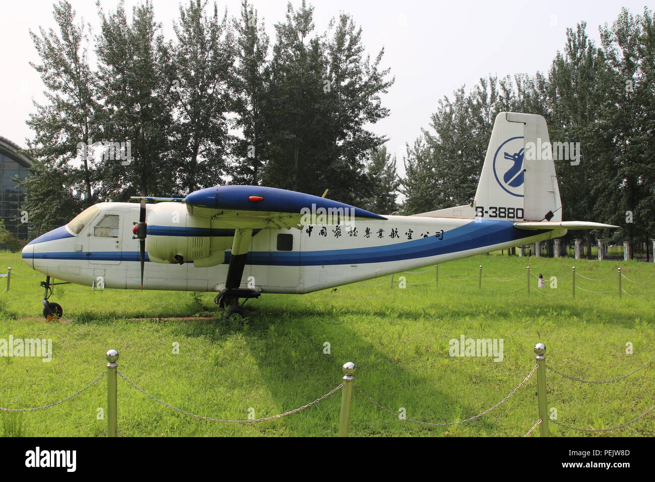 Harbin Y-11 registrazione B-3880 sul display all'ingresso della Civil Aviation Museum, Pechino, Cina nel luglio 2018 Foto Stock