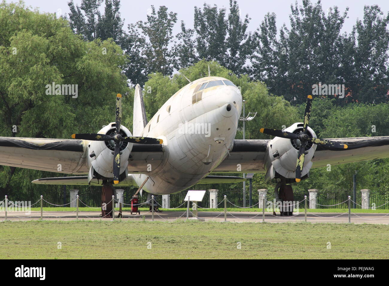 Curtiss C-46 sul display a Civil Aviation Museum, Pechino, Cina Foto Stock