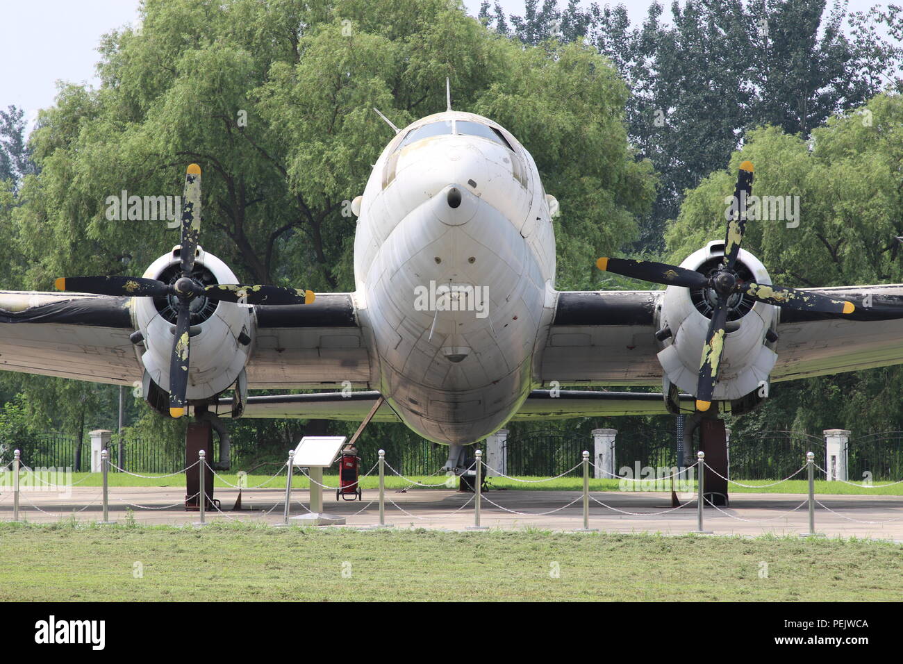 Curtiss C-46 sul display a Civil Aviation Museum, Pechino, Cina Foto Stock