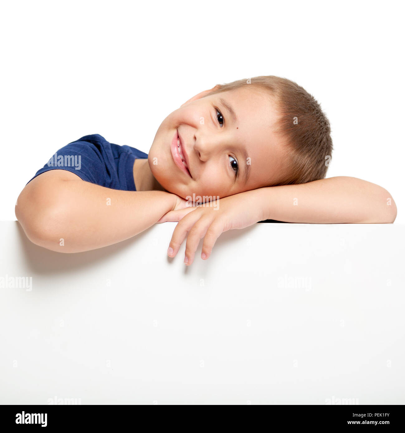 Affissioni con un bambino felice sulla parte superiore Foto Stock