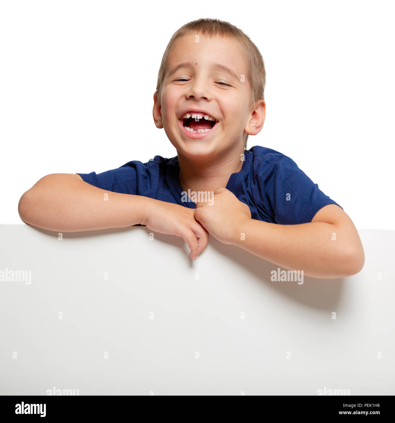 Affissioni con un bambino felice sulla parte superiore Foto Stock