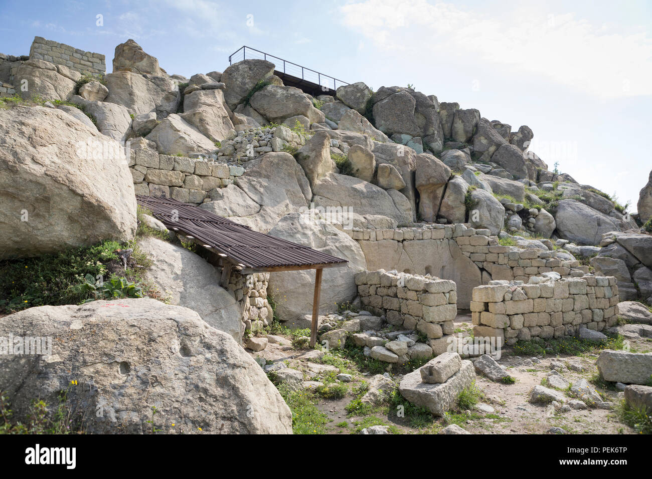 Antico sito di scavo Perperikon con resti dell antica Tracia e la cultura greca in Bulgaria Foto Stock