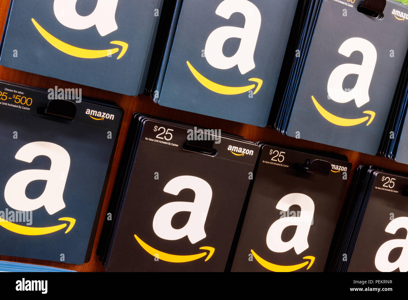Westfield - Circa Agosto 2018: Amazon carte regalo. Amazon.com ora possiede 1 miliardo di dollari che vale la pena di altre società X Foto Stock