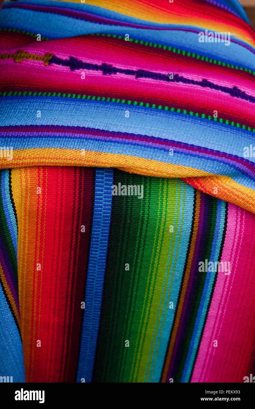 I colori dell'arcobaleno ma threded insieme ad uno ad uno. Foto Stock