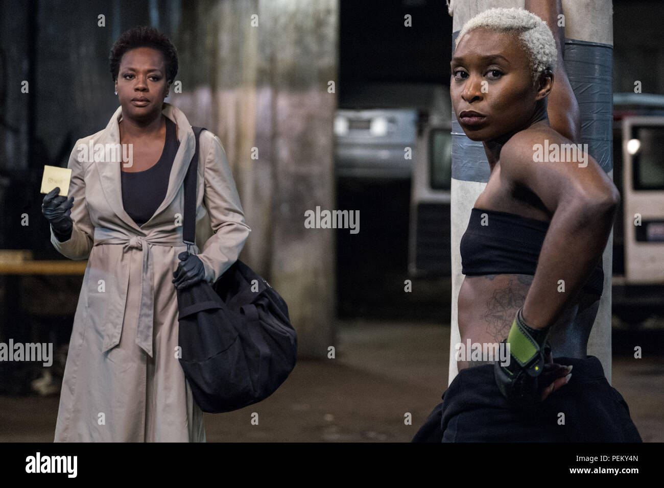 Data di rilascio: novembre 16, 2018 Titolo: vedove STUDIO: Twentieth Century Fox regia: Steve McQueen trama: impostare in contemporanea di Chicago, nel mezzo di un periodo di disordini, quattro donne con niente in comune ad eccezione di un debito lasciato alle spalle dai loro mariti morti' attività criminali, prendere il destino nelle proprie mani e cospirano per forgiare un futuro nei propri termini. STARRING: VIOLA DAVIS come Veronica Rawlins, CYNTHIA ERIVO come Belle. (Credito Immagine: © Twentieth Century Fox/Entertainment Immagini) Foto Stock