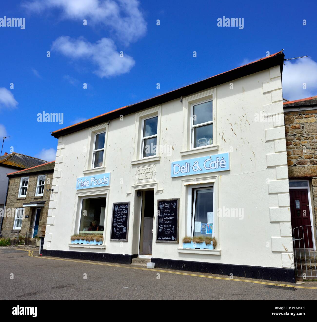 Foro di alimenti e deli cafe mousehole,Cornwall,l'Inghilterra,UK Foto Stock