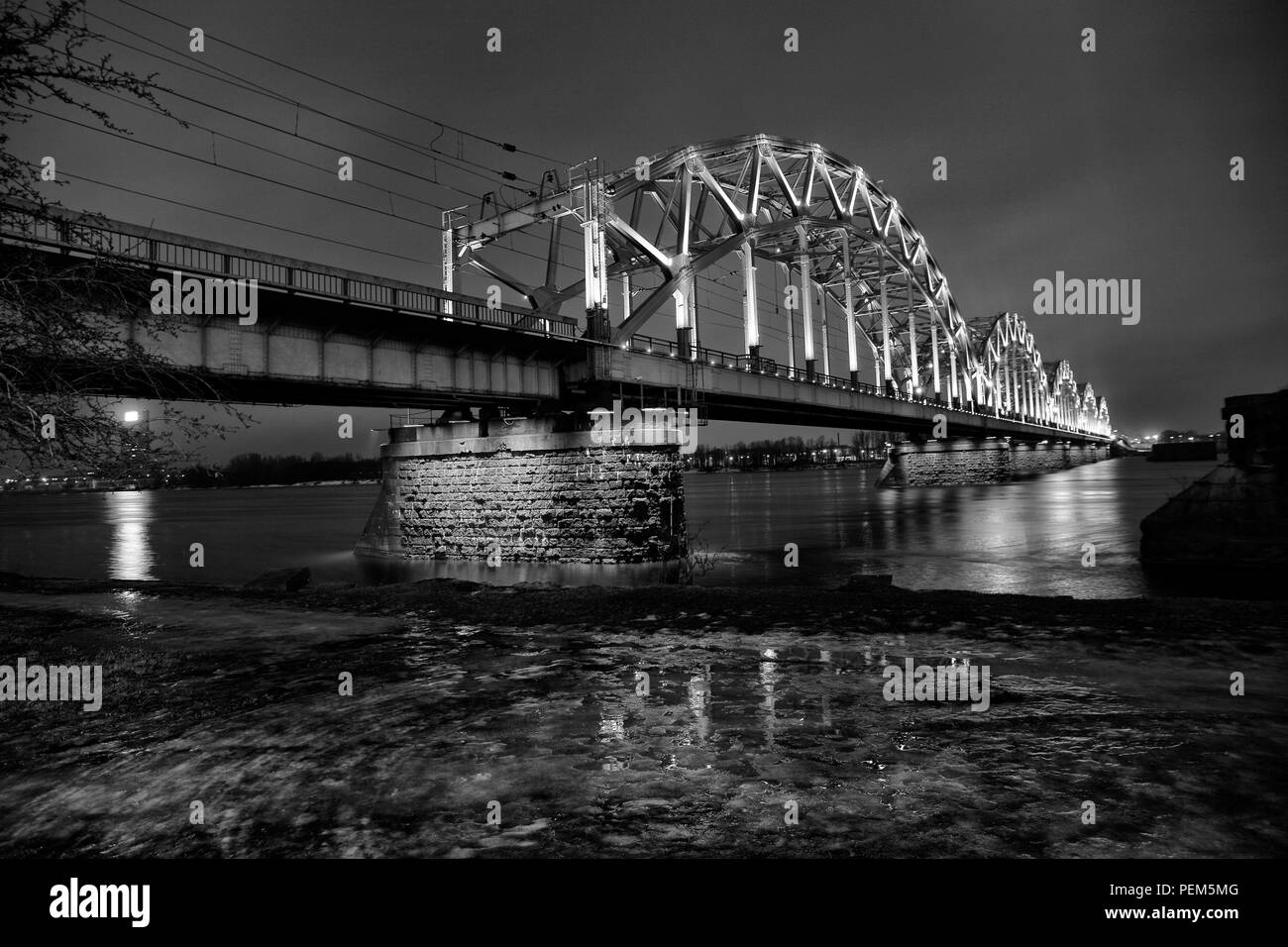 Il ponte ferroviario, Riga Foto Stock