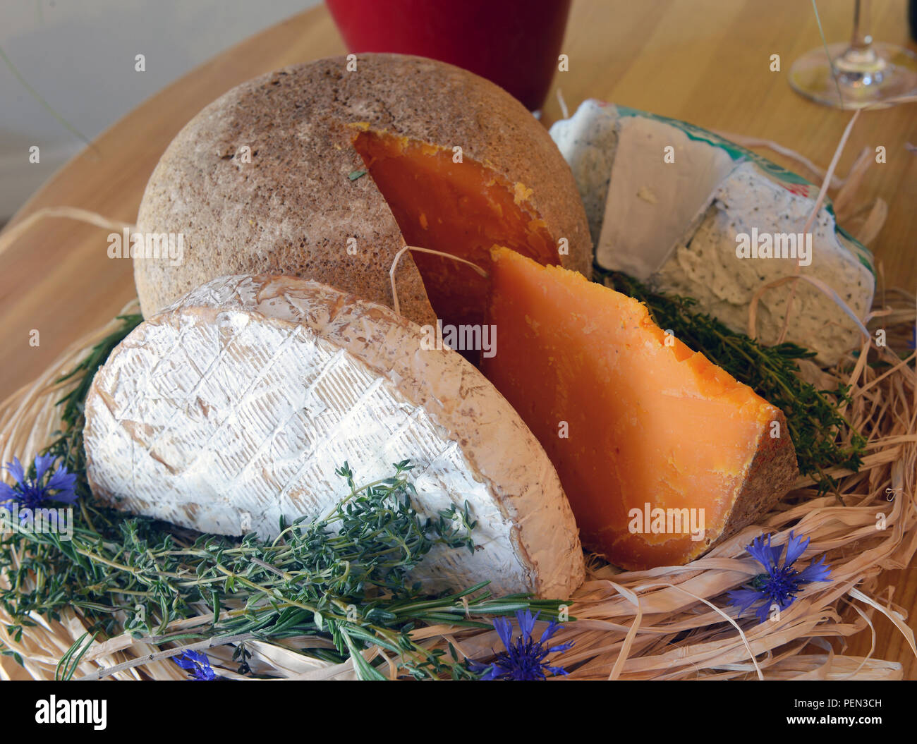 Set di formaggio su una paglia Foto Stock