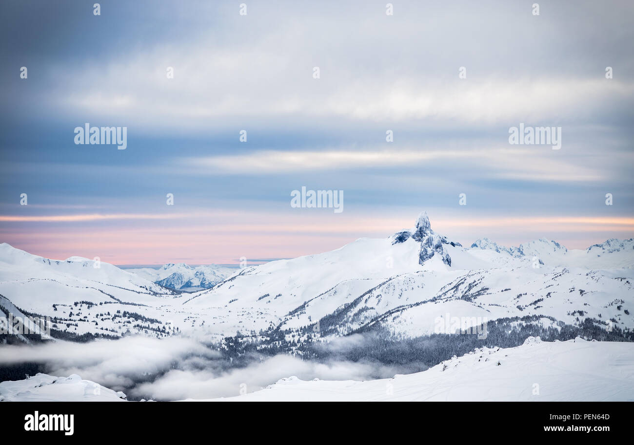 Nero Brosmio peak visto da Whistler, BC. Foto Stock