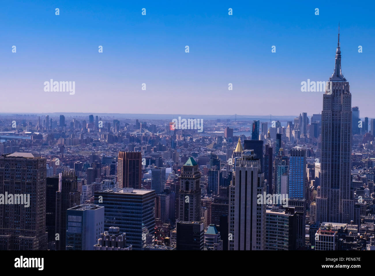 Paesaggio vedute panoramiche dello skyline di Manhattan, New York, visto dalla parte superiore del Rockefeller Center Foto Stock