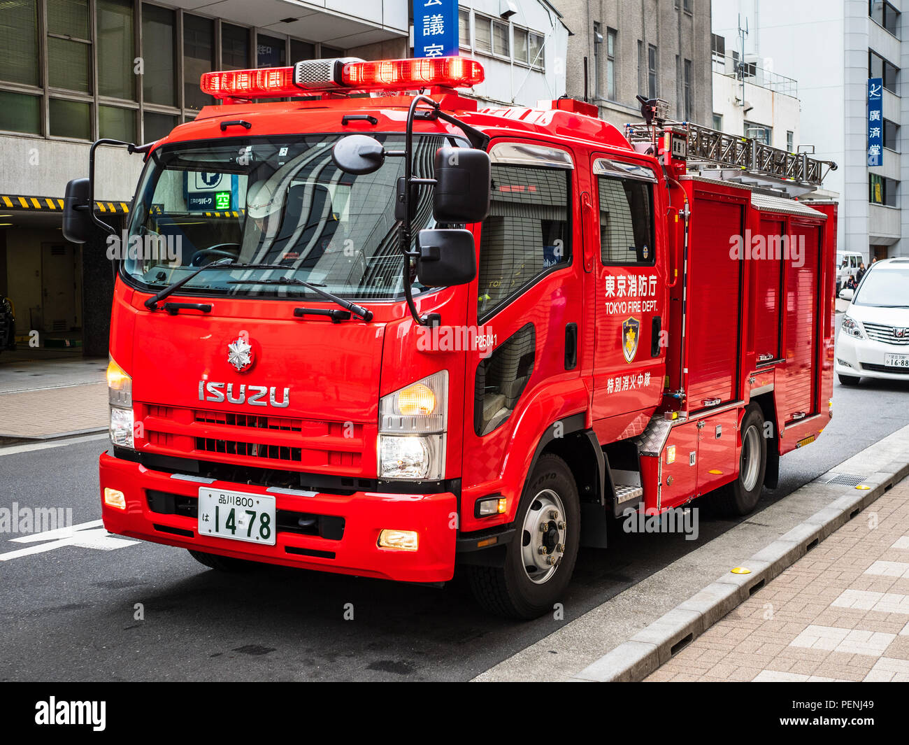 Tokyo motore Fire su una chiamata nel centro di Tokyo Foto Stock