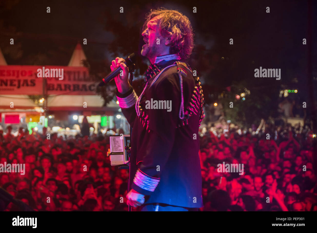 Plaza Gabriel miró/sn, Madrid, Spagna. 14 ago 2018. Emir Kusturica e il No Smoking Orchestra in le fiestas de La Paloma Credito: Alberto Ramírez Sibaja/Alamy Live News Foto Stock