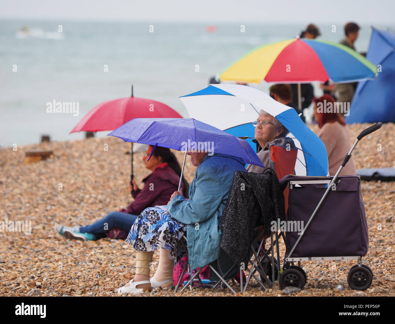 Eastbourne, Regno Unito. 16 Ago, 2018. Regno Unito Meteo: un giorno di Spesse nuvole grigie e pioggia a Eastbourne. Credito: James Bell/Alamy Live News Foto Stock