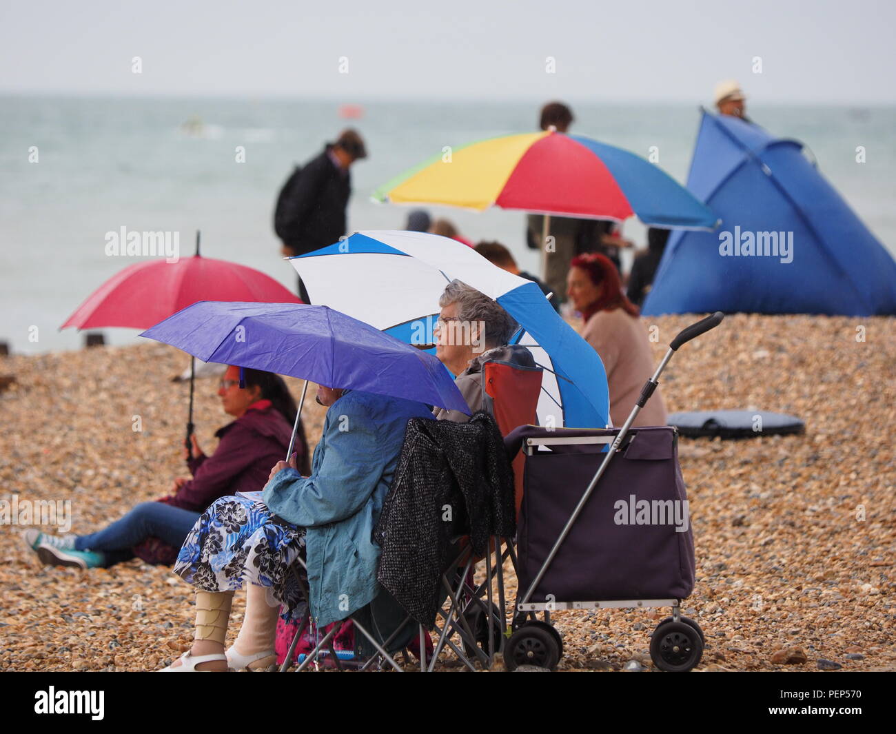 Eastbourne, Regno Unito. 16 Ago, 2018. Regno Unito Meteo: un giorno di Spesse nuvole grigie e pioggia a Eastbourne. Credito: James Bell/Alamy Live News Foto Stock