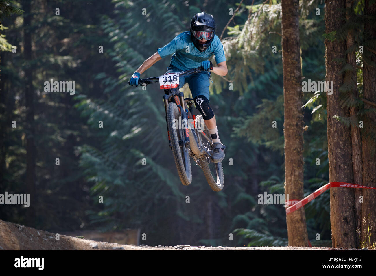 La Georgia Astle (CAN) riding al quarto posto pro donne nel 2018 Crankworx Fox Air DH concorrenza in Whistler, BC, Canada. Agosto 15, 2018. Foto Stock