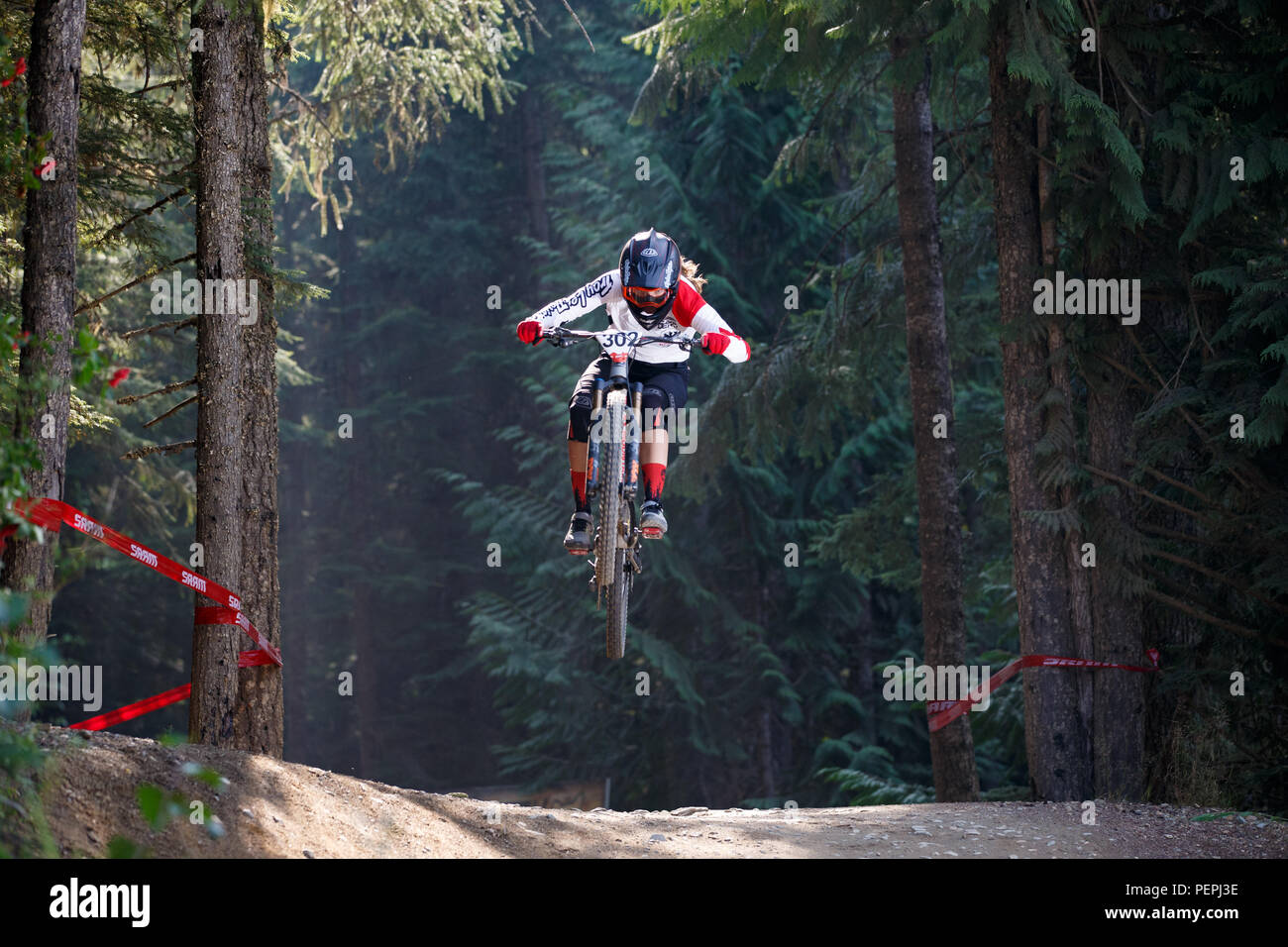 Vaea Verbeek (CAN) riding al secondo posto nel 2018 pro donne Crankworx Fox Air DH concorrenza in Whistler, BC, Canada. Agosto 15, 2018. Foto Stock