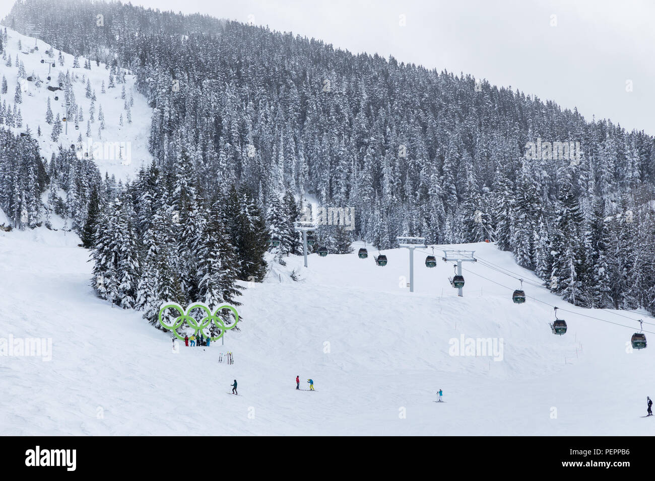 WHISTLER, BC, Canada - Mar 8, 2017: gli anelli olimpici a Whistler. Foto Stock