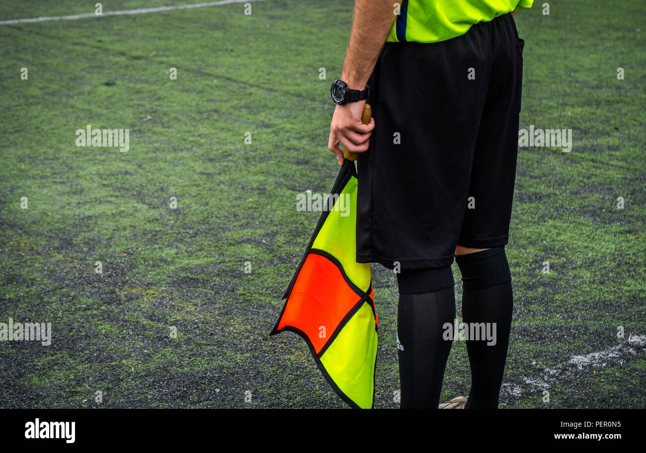 Arbitro di calcio, pronto ad arbitrare Foto Stock