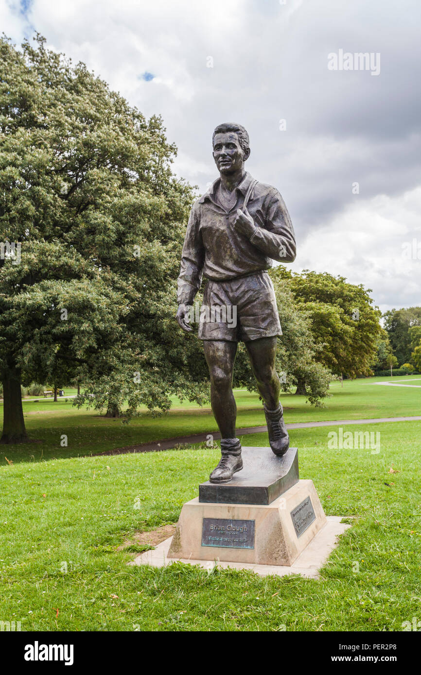 Statua di Brian Clough,famoso giocatore di football manager, situato in Albert Park,Middlesbrough,l'Inghilterra,UK Foto Stock