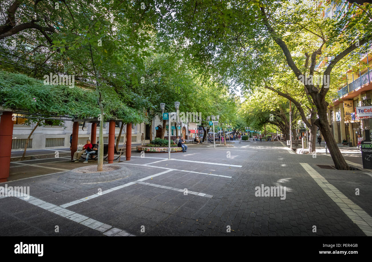 Paseo Sarmiento strada pedonale - Mendoza, Argentina Foto Stock