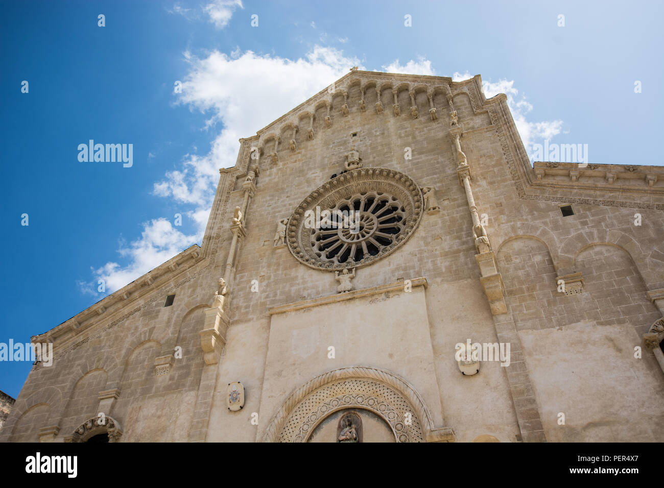 Dettaglio della cattedrale di Maria Santissima della Bruna, Matera, Basilicata, Italia. Facciata principale della Chiesa italiana. Foto Stock