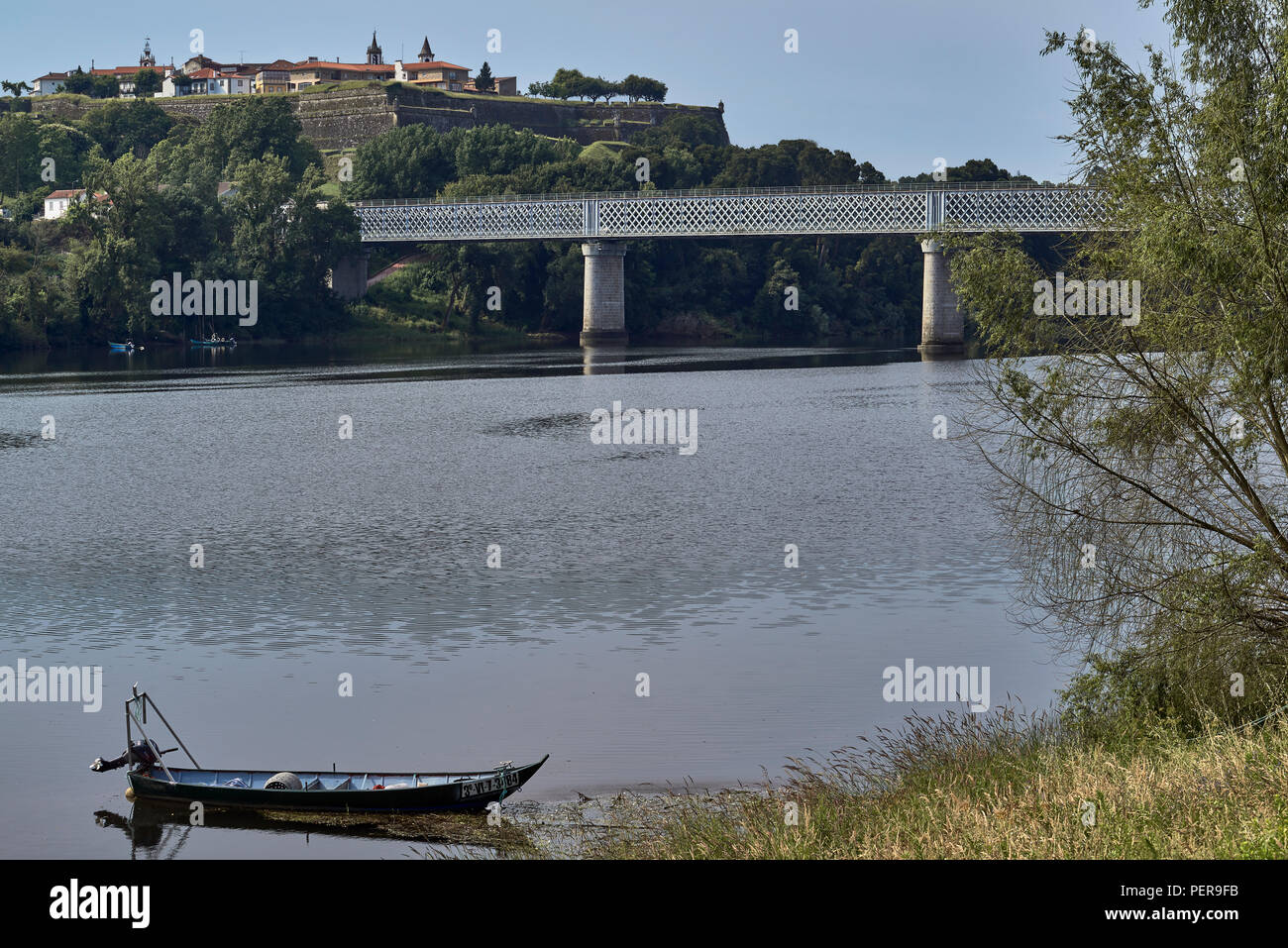 Canoa e Kayak club nel porto di Tui, il più grande fiume della Galizia, il Miño, Pontevedra, Galizia, Spagna, Europa Foto Stock