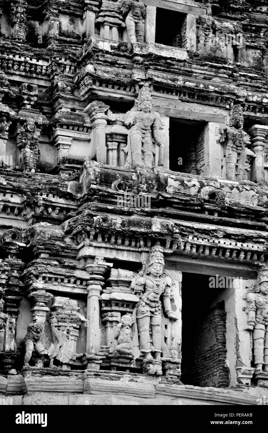 Gopuram intagliato, Ram tempio, Hampi, Karnataka, India Foto Stock