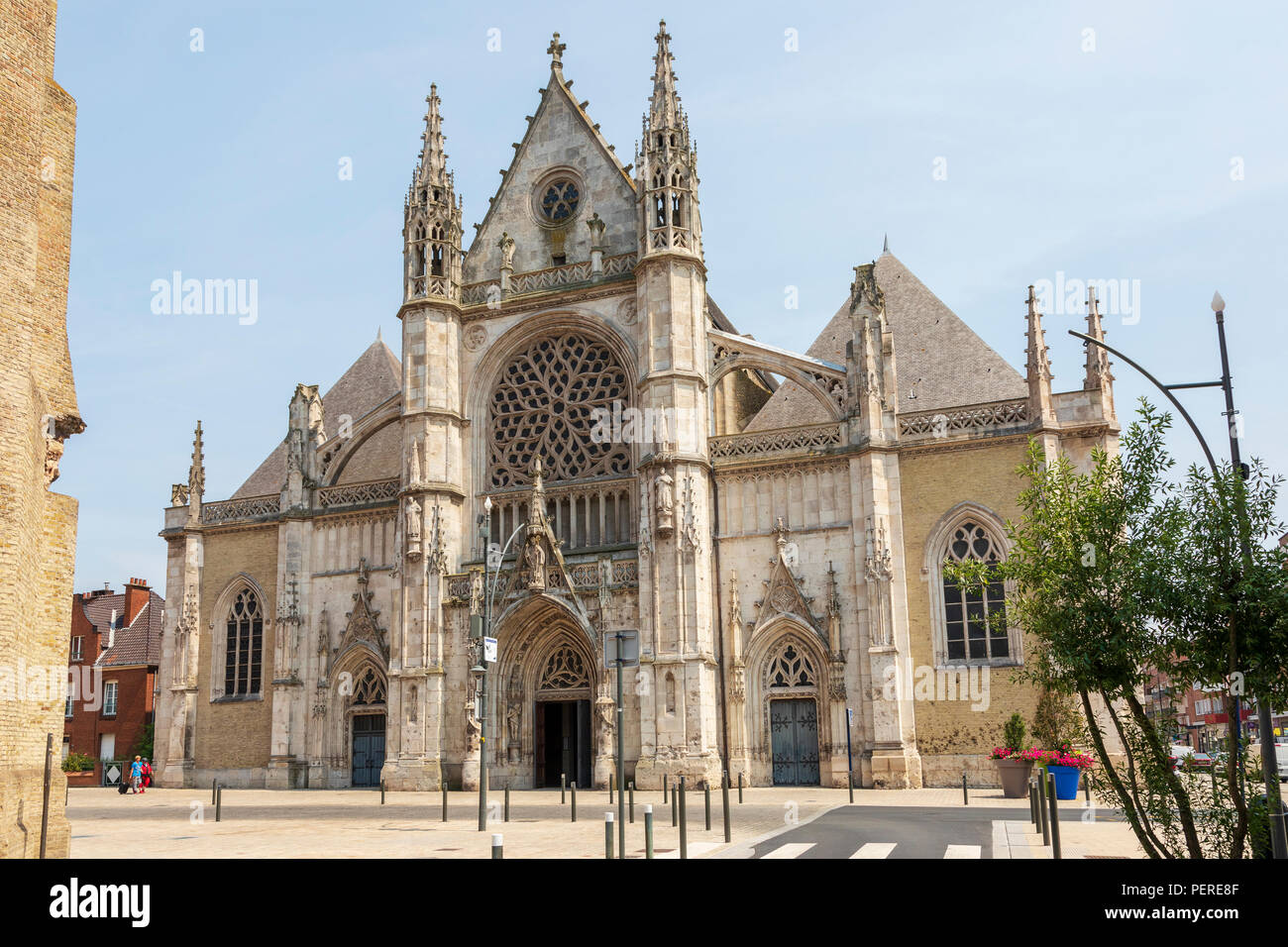 Saint Eloi Chiesa, Dunkerque, Dunkerque, Hants-de-France, Francia, con fori di proiettile e danni dalla seconda guerra mondiale 2 Foto Stock