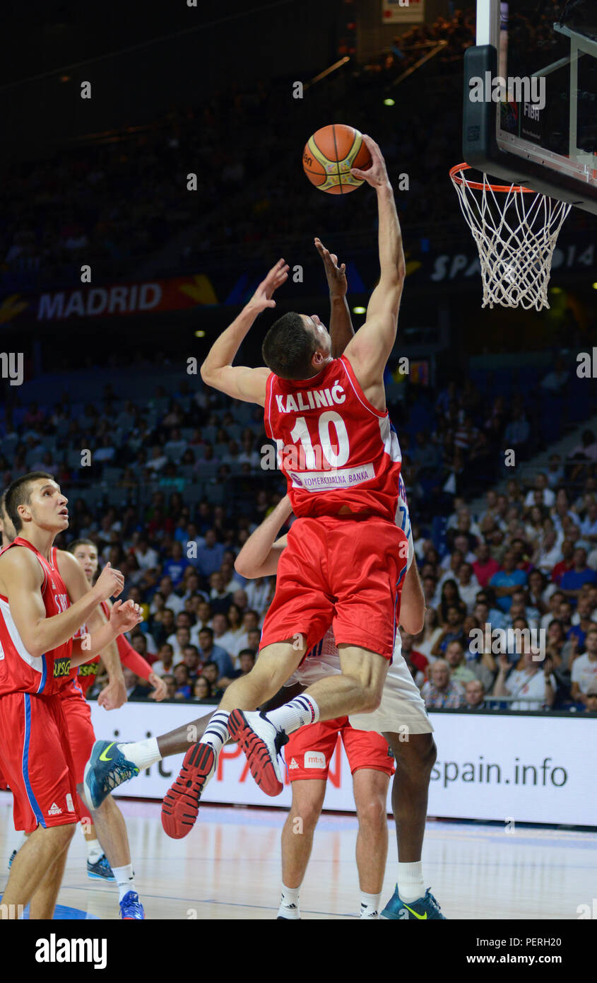 Nikola Kalinic (Serbia), attaccando il cerchio. Pallacanestro FIBA World Cup, Spagna 2014 Foto Stock