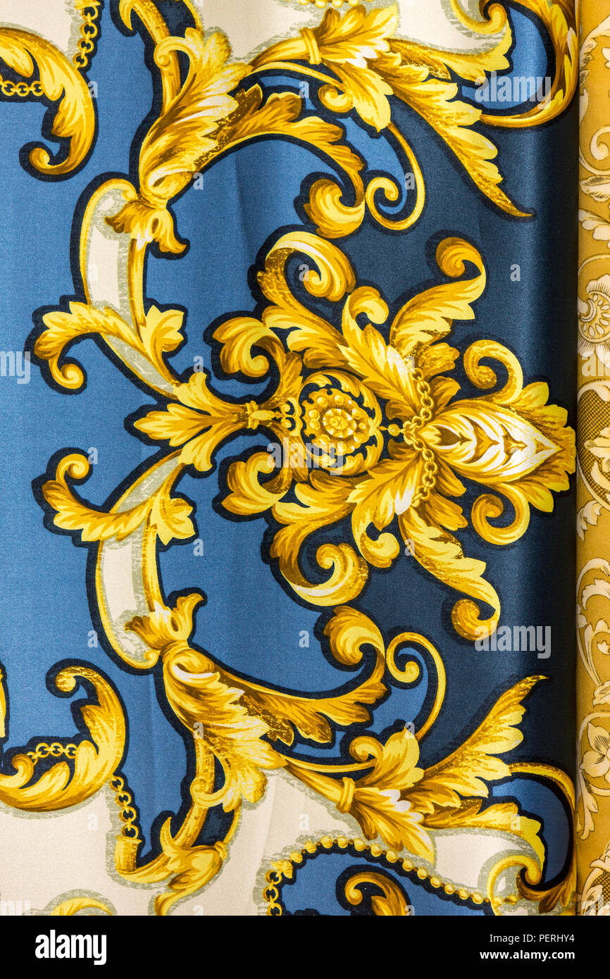 Suzhou, Jiangsu, Cina. Tessuti di seta disegni. Foto Stock