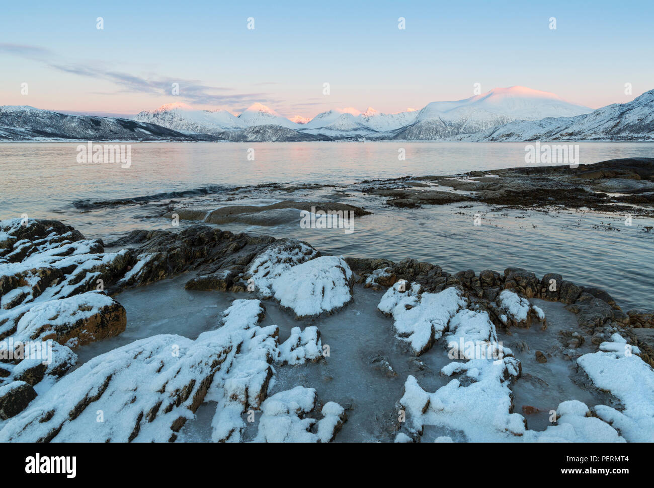 Kattfjorden, Kvaløya, regione di Troms, Norvegia, Scandinavia, regione artica Foto Stock