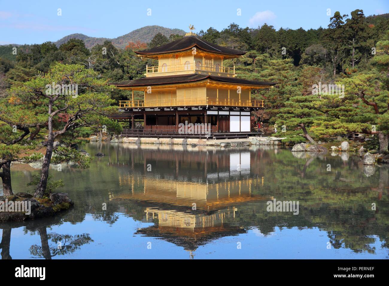 Kinkakuji Temple - Padiglione Dorato a Kyoto, in Giappone. UNESCO - Sito Patrimonio dell'umanità. Foto Stock