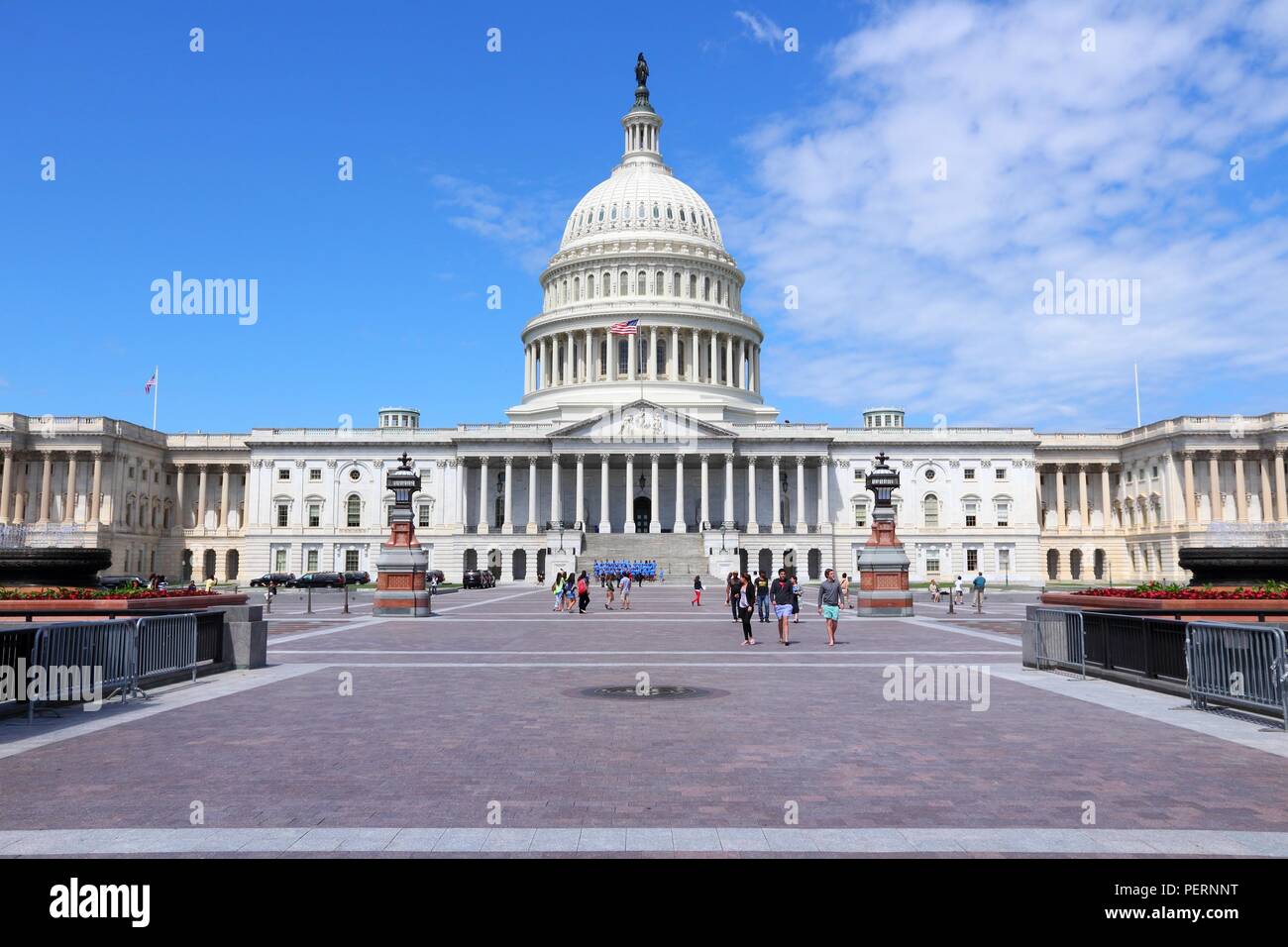 WASHINGTON, STATI UNITI D'America - 14 giugno 2013: la gente visita il Campidoglio di Washington DC. 18,9 milioni di turisti visitato la capitale degli Stati Uniti nel 2012. Foto Stock