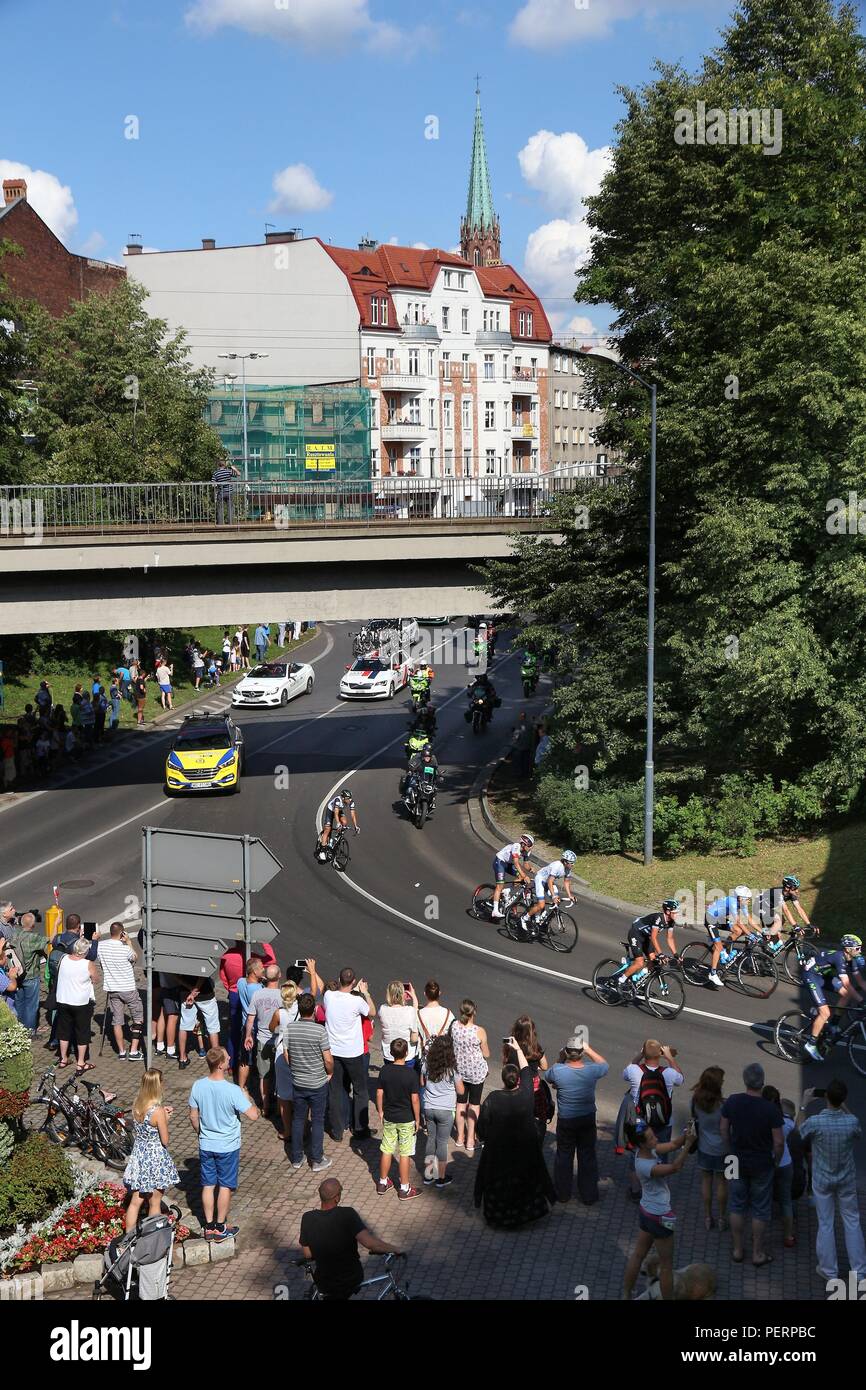 BYTOM AFFITTO, Polonia - 13 luglio 2016: ciclisti professionisti ride in peloton del Tour de Pologne gara ciclistica in Bytom Affitto, Polonia. TdP è parte del prestigioso UCI Foto Stock