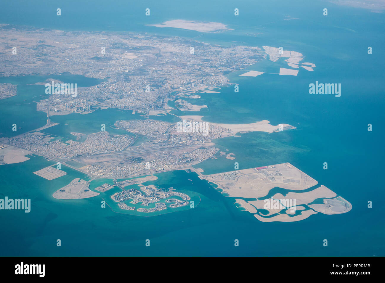 Alta altitudine veduta aerea della parte nord del Bahrain Foto Stock