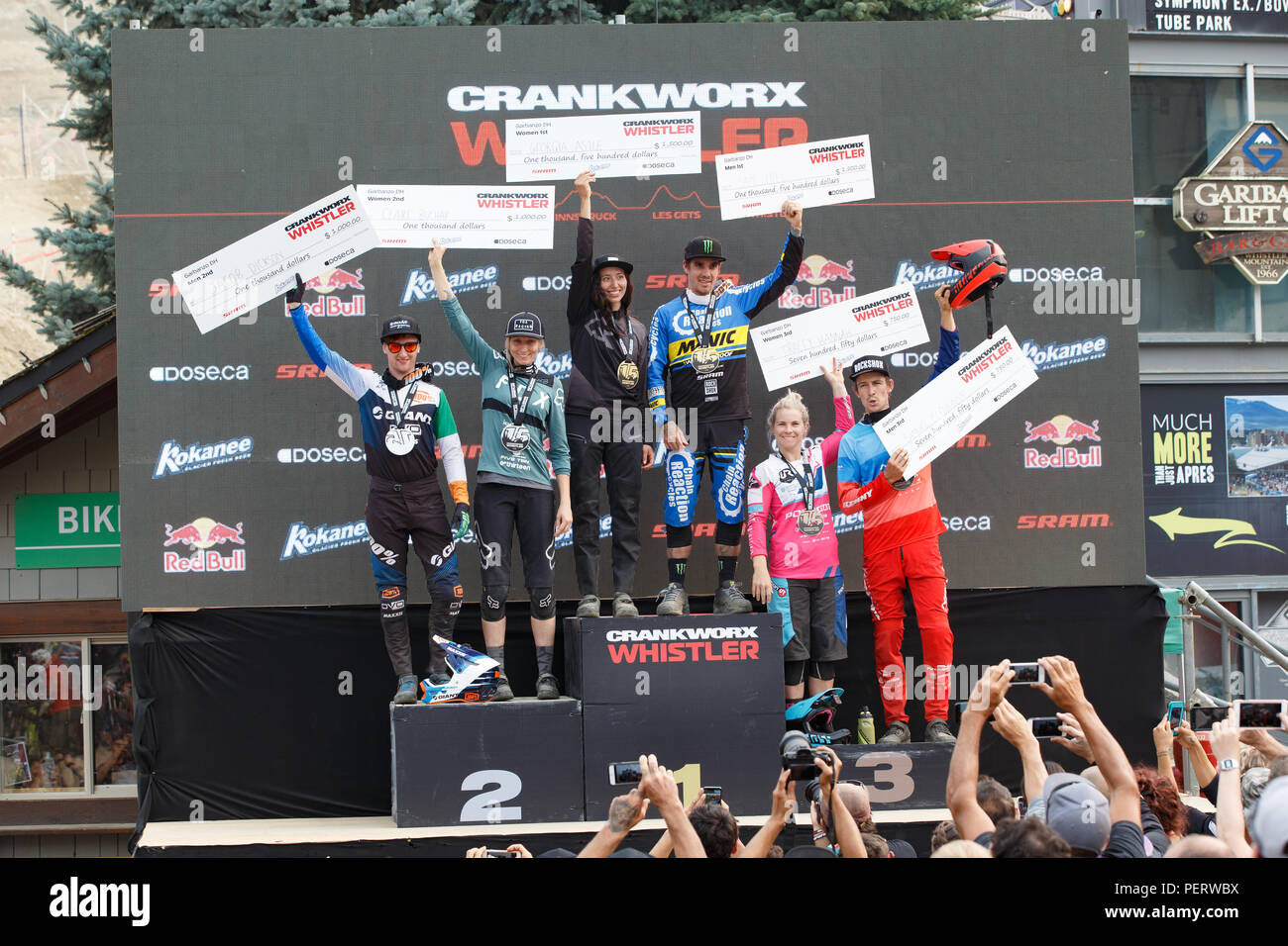 2018 pro uomini e donne pro del vincitore del podio, Crankworx Fox Air DH concorrenza in Whistler, BC, Canada. Agosto 15, 2018. Foto Stock