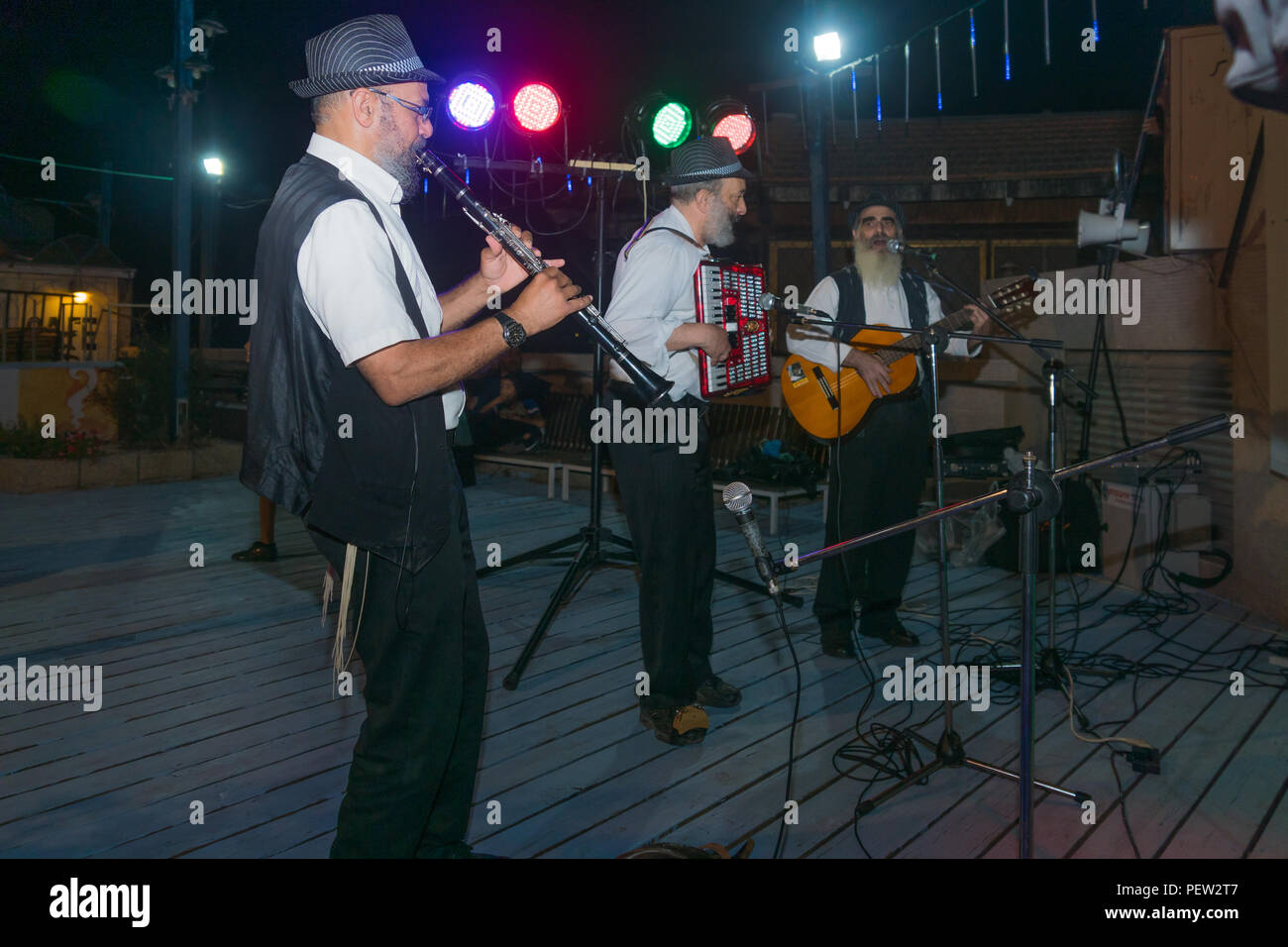 La SAFED, Israele - Agosto 14, 2018: Scena del Festival di musica Klezmer, con musicisti di strada giocando in Safed (Tzfat), Israele. Il suo trentunesimo tradizione annuale Foto Stock