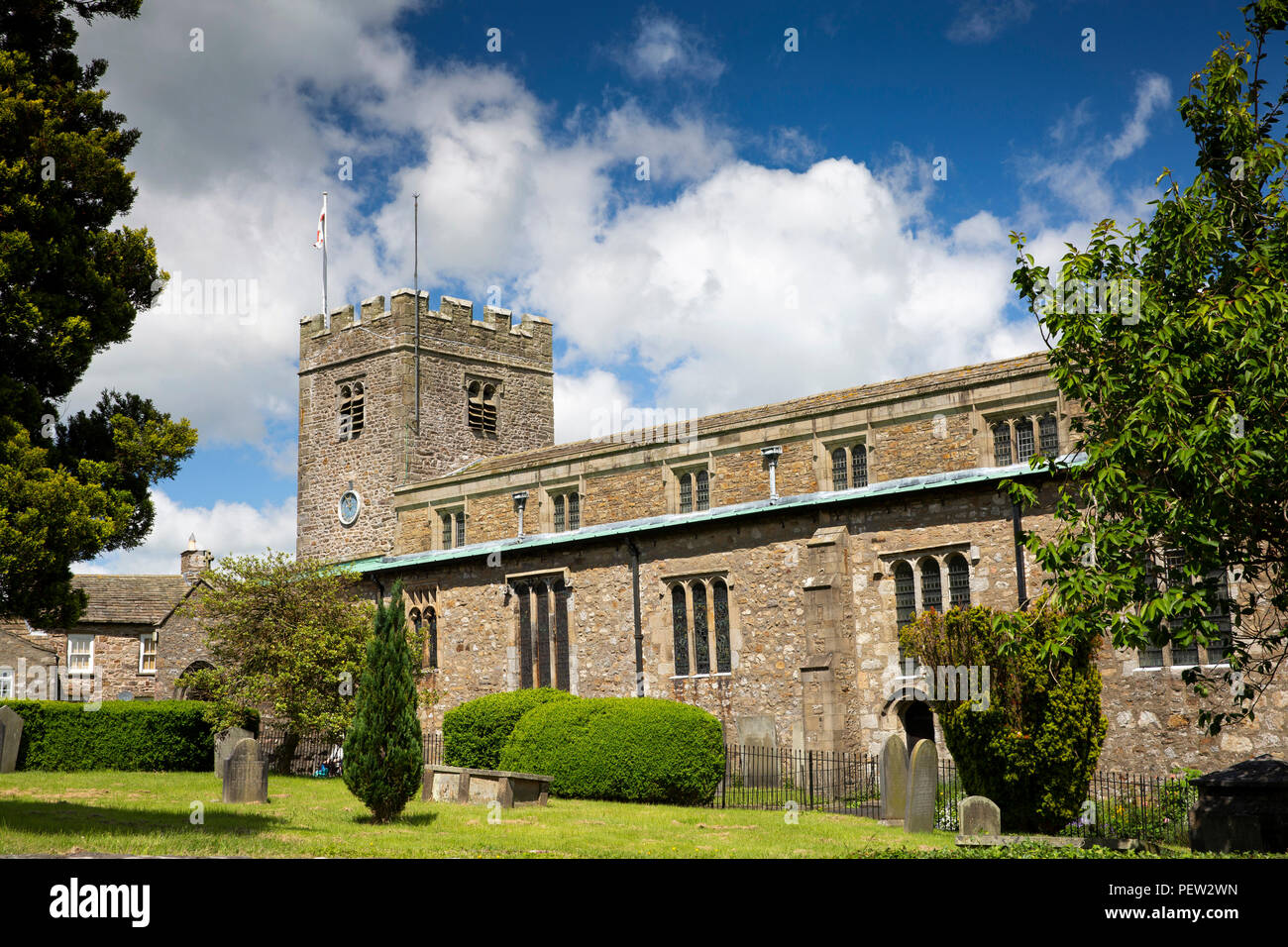 Regno Unito, Cumbria, Dentdale, ammaccature, C12th Sant'Andrea Chiesa parrocchiale Foto Stock