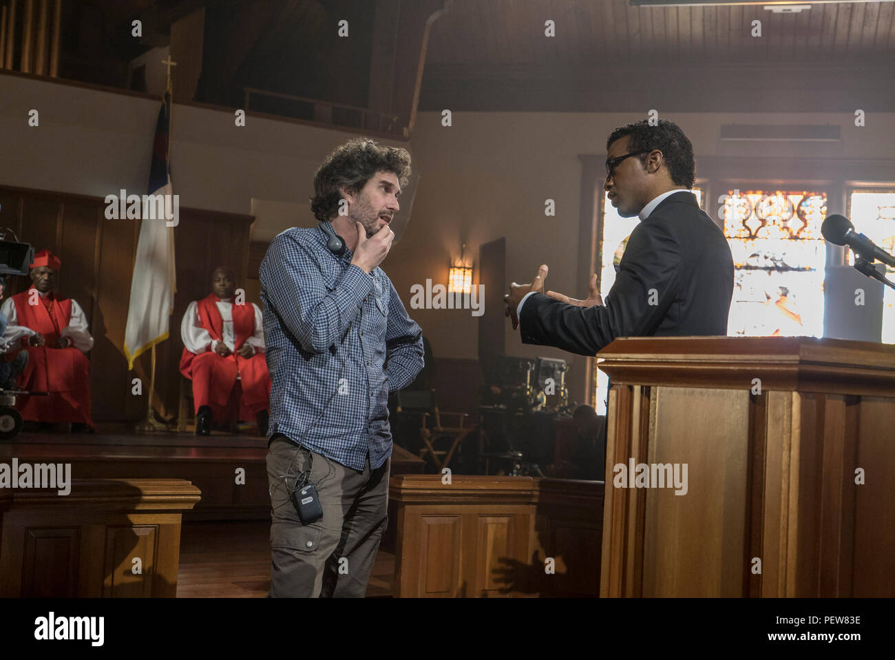 Data di rilascio: Aprile 13, 2018 Titolo: Vieni Domenica STUDIO: Nexflix direttore: Joshua Marston trama: Evangelista Carlton Pearson è di ostracismo dalla sua chiesa per la predicazione che non c'è l'Inferno. STARRING: Chiwetel Ejiofor anad JOSHUA MARSTON sul set. (Credito Immagine: © Nexflix/Entertainment Immagini) Foto Stock