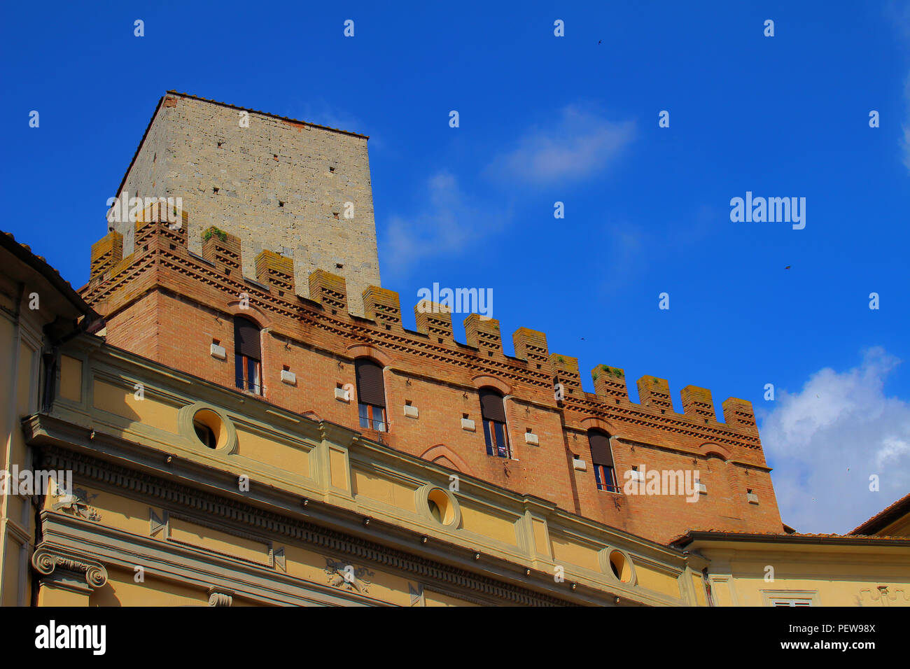 Una veduta della facciata del Palazzo Pubblico in Piazza del Campo Foto Stock