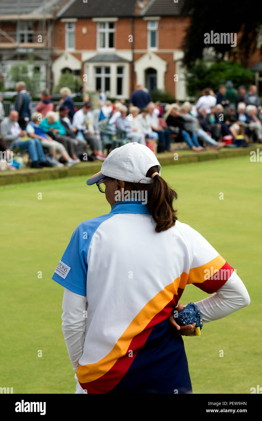 Vista posteriore di un giocatore a la nazionale femminile Lawn Bowls campionati, Leamington Spa, Regno Unito Foto Stock